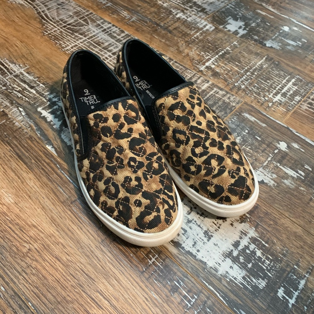 Womens Leopard print slip on shoe size 9
